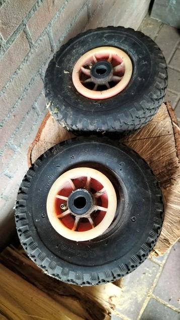 2x steekwagen wieltje kunststof met naald lager beschikbaar voor biedingen