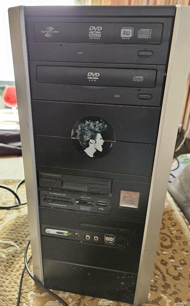 4 x desktop pc, 1 x i3, 1x i7, 1 x dual-core, 2 x AMD, Computers en Software, Desktop Pc's, Gebruikt, HDD, SSD, Met videokaart