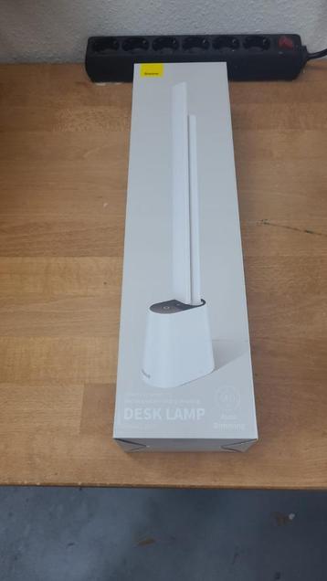 Oplaadbare Nieuwe Witte Bureaulamp Wit met USB kabel beschikbaar voor biedingen