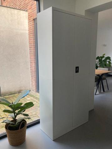 Witte stalen lockerkast 40x90x200cm beschikbaar voor biedingen