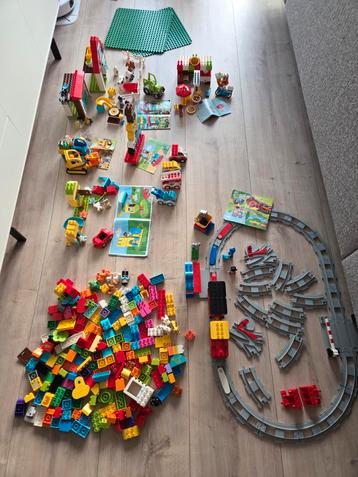 Grote partij LEGO DUPLO inclusief trein! beschikbaar voor biedingen