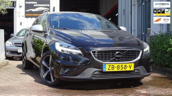 Volvo V40 1.5 T3 Polar+ Sport, BTW, Black on Black, Full Pan, Auto's, Volvo, Bedrijf, Te koop, V40, ABS, Achteruitrijcamera, Airbags