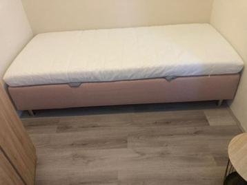 Bed 200x90 nieuw matras beschikbaar voor biedingen