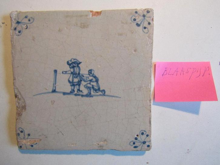 twee mannetjes met een blaaspijp., Antiek en Kunst, Antiek | Wandborden en Tegels, Ophalen of Verzenden