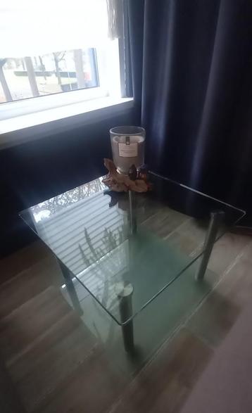 Glazen bijzettafel 2 niveaus – verrijdbaar, nette staat beschikbaar voor biedingen