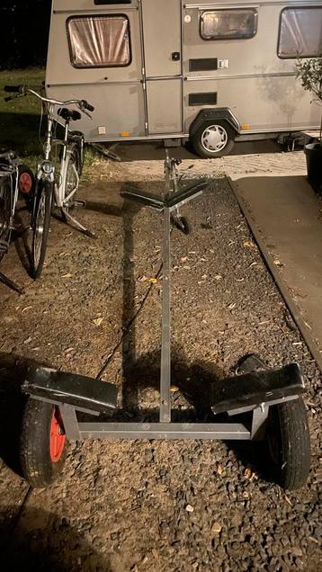 Haven trailer voor kleine boot beschikbaar voor biedingen