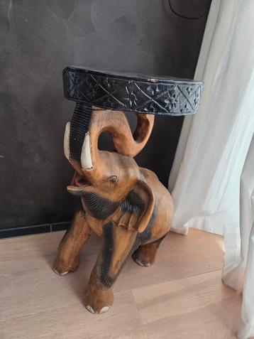 Houten Olifant Bijzettafel beschikbaar voor biedingen