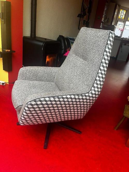 Mooie en comfortabele draaifauteuil, Huis en Inrichting, Fauteuils, Nieuw, Stof, 50 tot 75 cm, Minder dan 75 cm, Ophalen