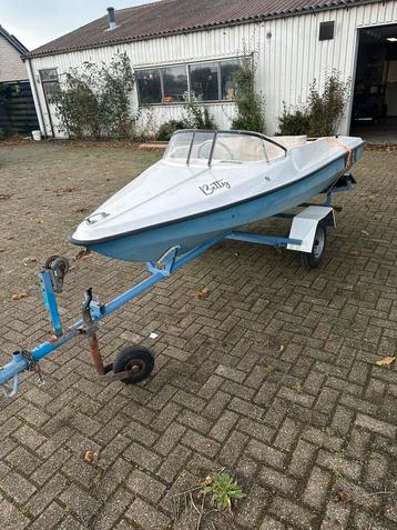 Boot met trailer speedboot beschikbaar voor biedingen