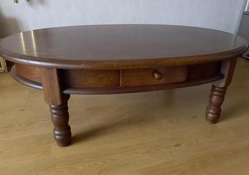 Salon tafel beschikbaar voor biedingen