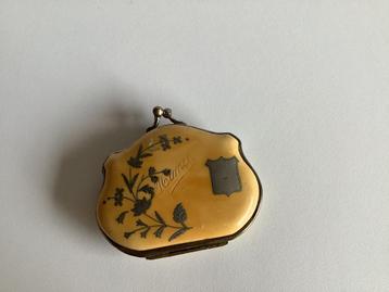 Antiek celluloid beursje ingelegd met zilver en parelmoer beschikbaar voor biedingen