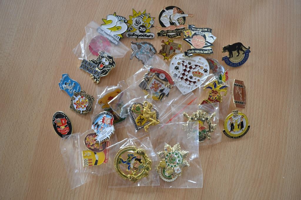 carnaval pins  25 stuks, Verzamelen, Speldjes, Pins en Buttons, Ophalen of Verzenden, Nieuw, Overige onderwerpen, Speldje of Pin