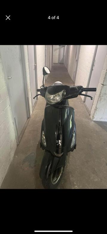 Peugeot V click beschikbaar voor biedingen