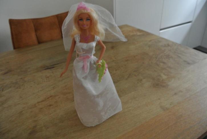 Barbie Bruid/ nr 227, Kinderen en Baby's, Speelgoed | Poppen, Zo goed als nieuw, Barbie, Ophalen of Verzenden