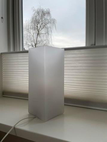 Retro IKEA tafellamp – melkglas, sfeervol licht beschikbaar voor biedingen