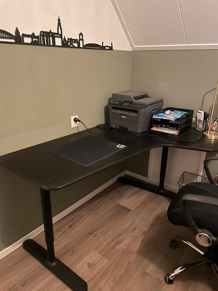 Ikea bekant bureau hoek rechts, Huis en Inrichting, Bureaus, Zo goed als nieuw, Ophalen