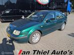 Volkswagen Bora 1.6 AUTOMAAT LPG G3, Auto's, Gebruikt, Bora, 4 cilinders, Metallic lak