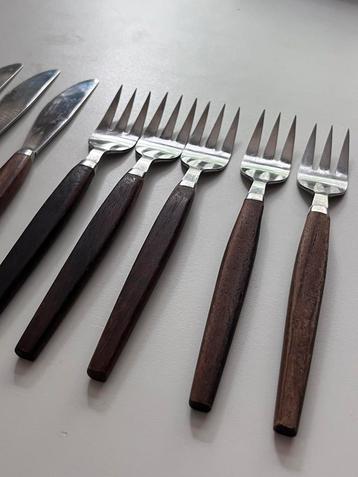 Vintage midcentury bestek met houten handvat beschikbaar voor biedingen