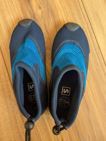 Nog nette blauwe waterschoenen surfschoenen, maat 34 beschikbaar voor biedingen