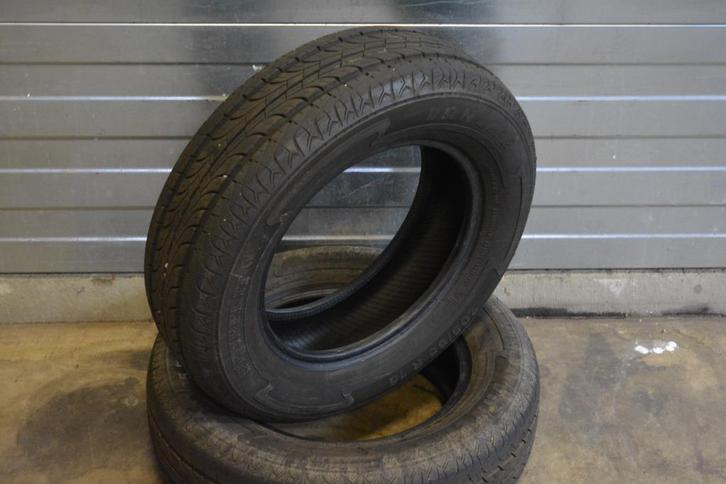 2x Zomerband Semperit Van 205 65 R15 99T (2x 6,5mm) (220), Auto-onderdelen, Banden en Velgen, Band(en), Zomerbanden, 15 inch, 205 mm