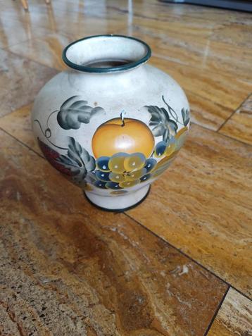 keramieken vaas met fruit handbeschilderd beschikbaar voor biedingen
