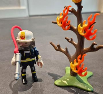 Playmobil Brandweerman met Brandende Boom beschikbaar voor biedingen