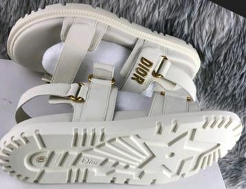 White Dior Sandals  beschikbaar voor biedingen