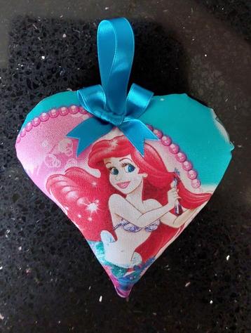 nieuw- hanger/ hartje Ariel ( haren kammen) beschikbaar voor biedingen