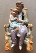 Beeldje Antiek Porselein Opa Grootvader Kindje Stoel, Ophalen of Verzenden