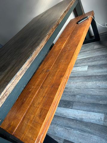 Eet tafel bankje beschikbaar voor biedingen