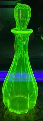 Mooie karaf in uraniumglas, Antiek en Kunst, Antiek | Glas en Kristal, Ophalen of Verzenden