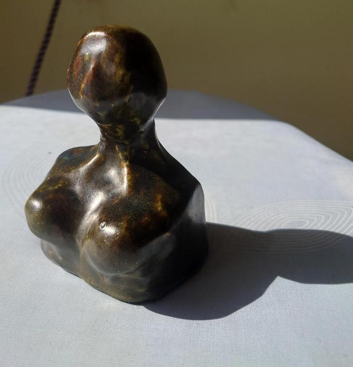 Brutalist gepatineerd kley beeldje - naakte vrouw, "Anja", Antiek en Kunst, Kunst | Beelden en Houtsnijwerken, Ophalen of Verzenden