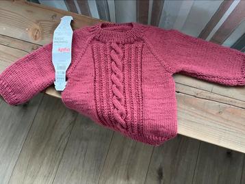 Zelfgebreide baby trui zalm roze maat 74/80. beschikbaar voor biedingen