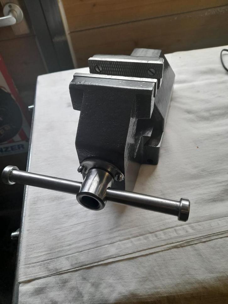 Zware bankschroef, Doe-het-zelf en Verbouw, Gereedschap | Handgereedschap, Zo goed als nieuw, Ophalen