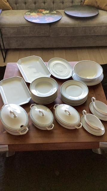 Servies 29 delig beschikbaar voor biedingen