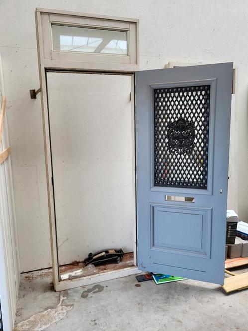 voordeur met kozijn driepuntssluiting nieuw met rooster en d, Doe-het-zelf en Verbouw, Kozijnen en Schuifpuien, Nieuw, Deurkozijn