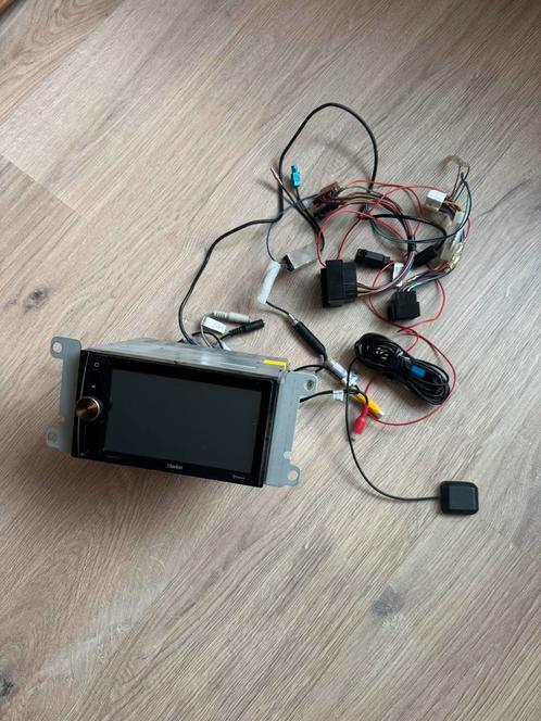 Clarion NX302E 2-DIN Multimedia Navigatiesysteem met Kabels, Auto diversen, Carkits, Zo goed als nieuw, Ophalen of Verzenden