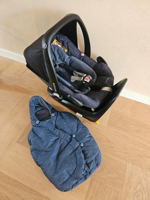 Maxi-Cosi Pebble Plus + 2wayFix + voetenzak, Kinderen en Baby's, Autostoeltjes, Zo goed als nieuw, Maxi-Cosi, 0 t/m 13 kg, Isofix
