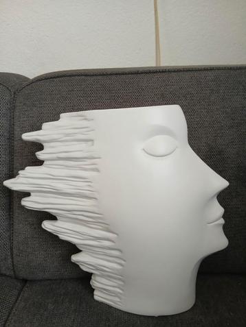 Anstract Wit beeld hoofd, witte abstracte vaas beschikbaar voor biedingen