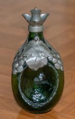 Groene glazen karaf fles beslagen met tin druiven, Antiek en Kunst, Ophalen of Verzenden