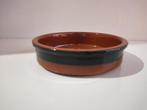 Tapasschaaltje met zwarte rand - terracotta - Spaanse keuken, Ophalen of Verzenden, Nieuw, Aardewerk, Schaal of Schalen