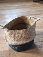 Mand met hengsels,riet,bloempot,decoratie,opruimen, Huis en Inrichting, Woonaccessoires | Schalen en Manden, Ophalen, Rond, Riet