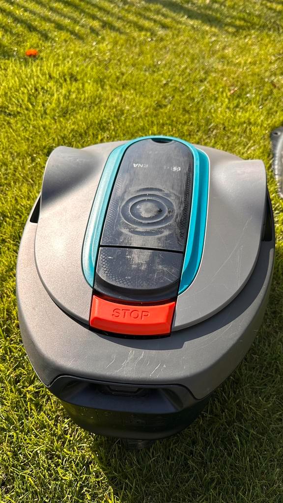 Gardena robotmaaier, incl. garage. Bieden vanaf € 350, Tuin en Terras, Robotmaaiers, Gebruikt, Minder dan 20 cm, Bestuurbaar via app