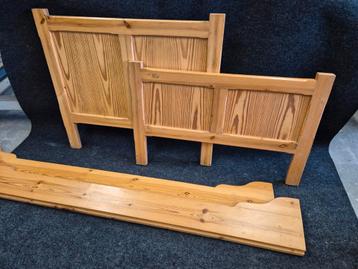 Grenen 1-persoons bedframe (zonder lattenbodem) beschikbaar voor biedingen