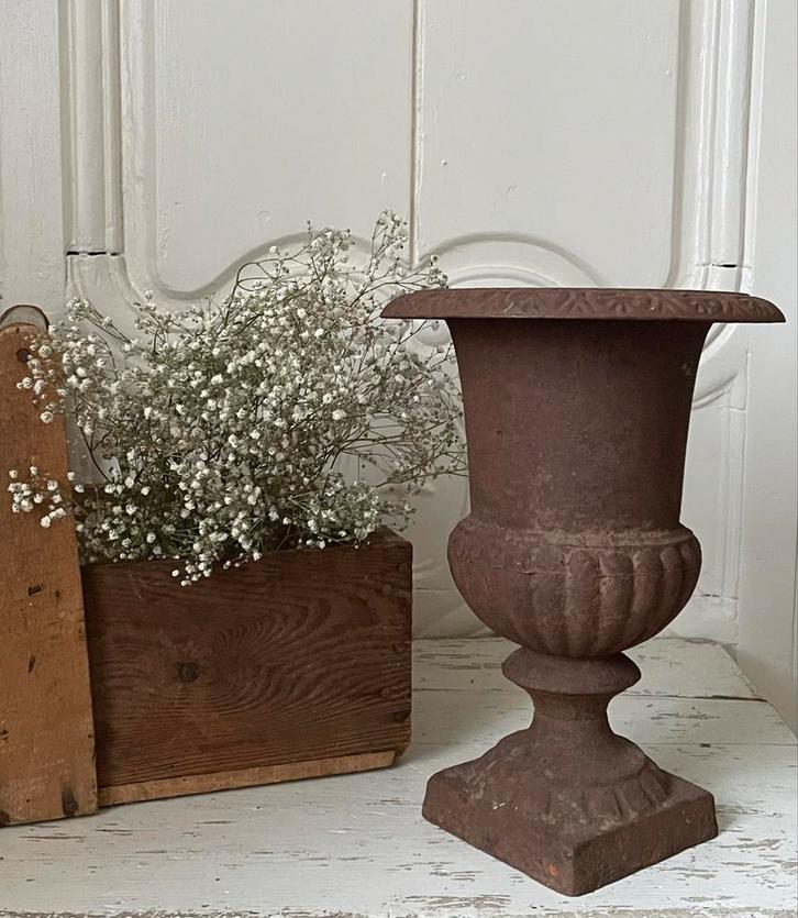 Brocante oude gietijzeren tuinvaas, Antiek en Kunst, Curiosa en Brocante, Verzenden