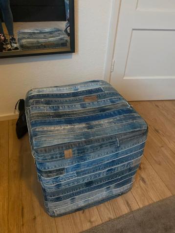 Handgemaakte Denim Poef beschikbaar voor biedingen