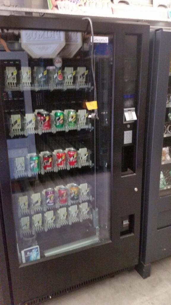 Frisdrank automaat met lift gekoeld Vendo, Verzamelen, Automaten | Overige, Zo goed als nieuw, Ophalen