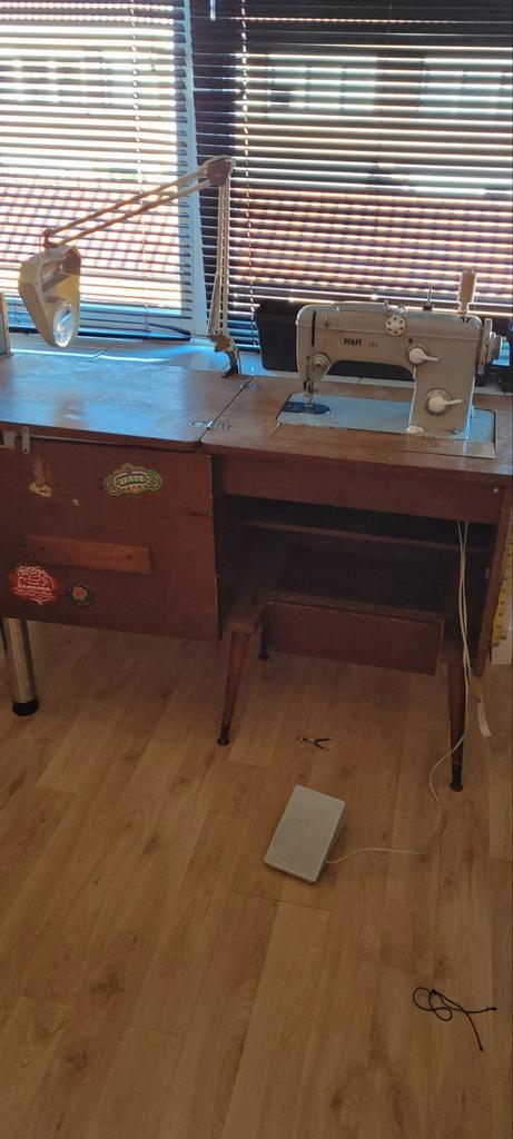 Vintage Pfaff 262 Naaimachine met Meubel, Antiek en Kunst, Antiek | Naaimachines, Ophalen