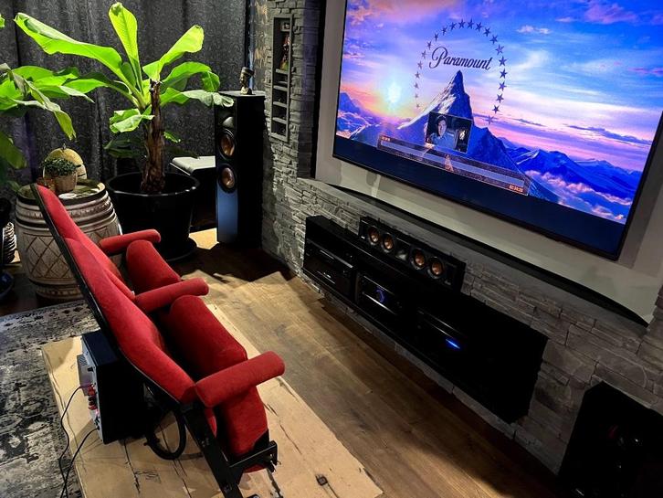 Bioscoopstoelen met Real Motion System / 4D ervaring, Huis en Inrichting, Stoelen, Zo goed als nieuw, Twee, Metaal, Stof, Rood