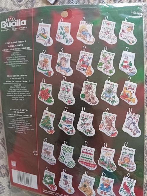 Kerst Borduurpakket Tiny Stocking's Ornaments/ bucilla, Hobby en Vrije tijd, Borduren en Borduurmachines, Nieuw, Borduurpakket